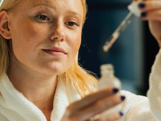 Adiós a las patas de gallo: la ciencia natural de Eberlin contra el envejecimiento Adiós a las patas de gallo: la ciencia natural de Eberlin contra el envejecimiento